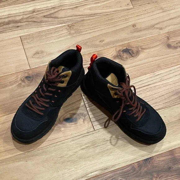 UGG Women's Black and Tan Sneakers - Picture 6 of 7